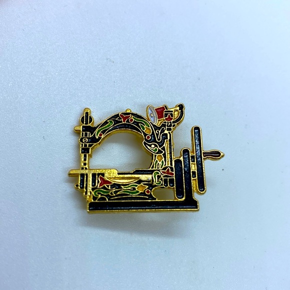 Jewelry - Vintage Clotilde Wilcox Black Sewing Machine Brooch Pin